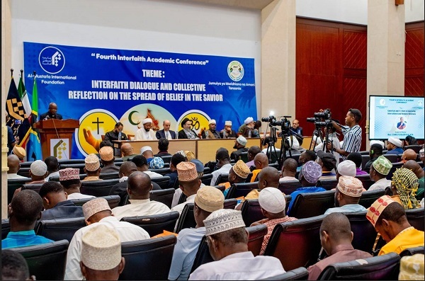 رایزن فرهنگی جمهوری اسلامی ایران در تانزانیا: عنوان منجی از صدر اسلام وجود داشته است + عکس رایزن فرهنگی جمهوری اسلامی ایران در تانزانیا: عنوان منجی از صدر اسلام وجود داشته است + عکس