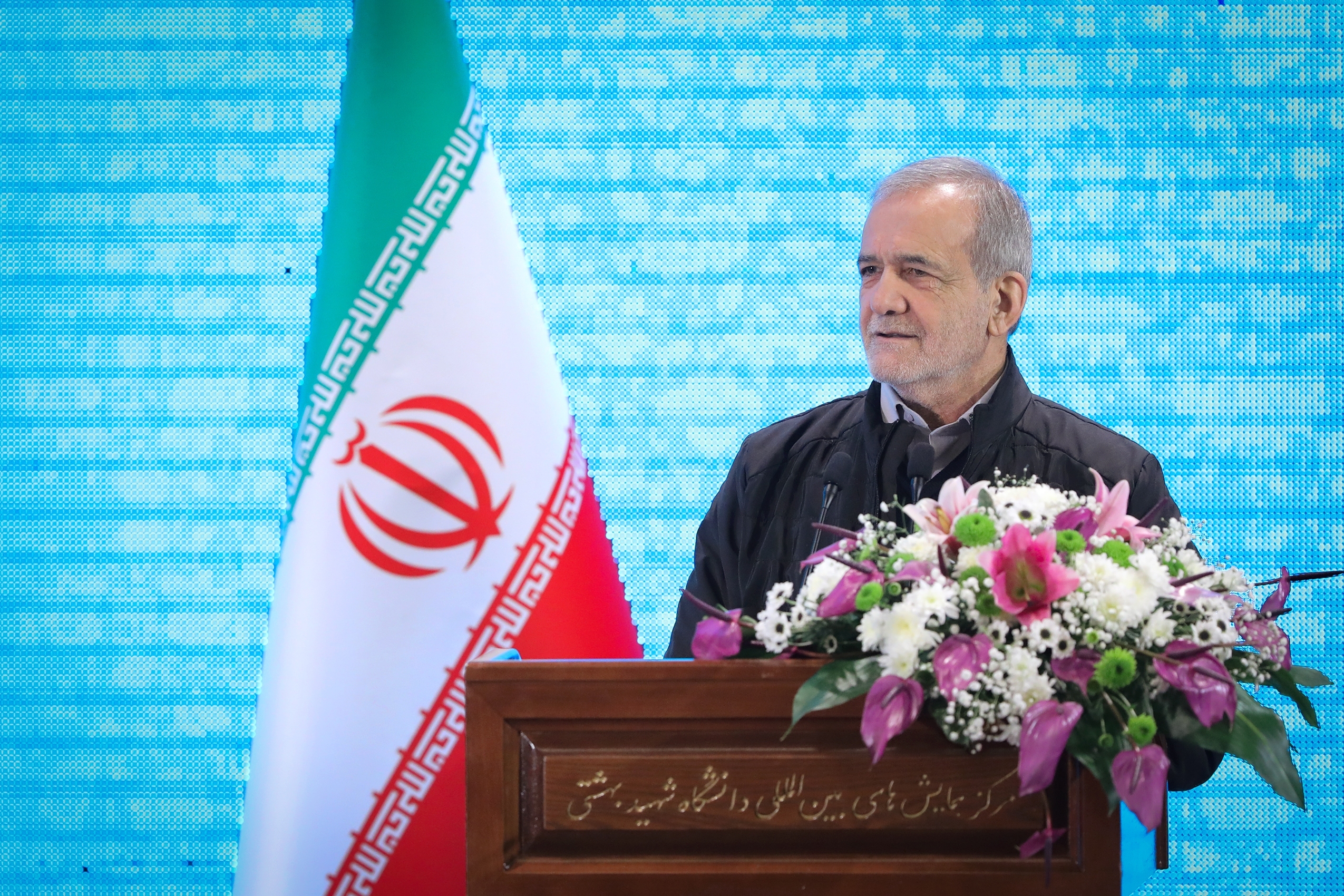 مسئله آلودگی هوا و رویدادهای اجتماعی که تعطیل نشد