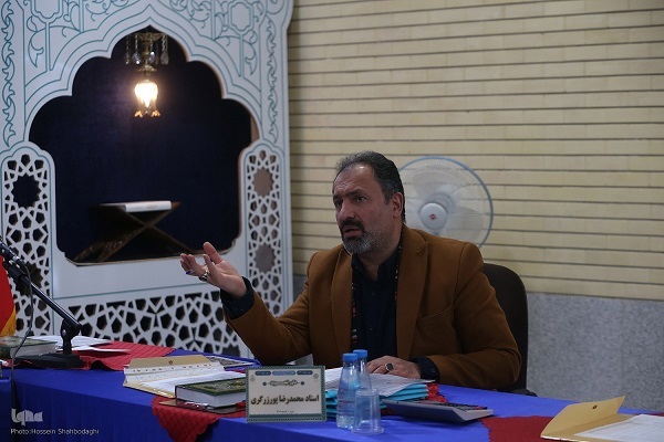 عامل موفقیت دعاخوانان نزدیک شدن به فضای مداحی است عامل موفقیت دعاخوانان نزدیک شدن به فضای مداحی است