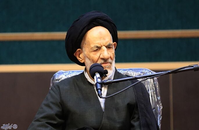 حملات فرهنگی دشمن نباید از سوی جوانان بی‌پاسخ بماند