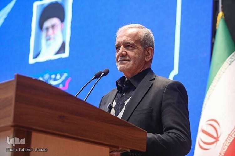 آغاز سخنرانی پزشکیان در اجلاس «خانواده، آینده و پیوند‌های پایدار»