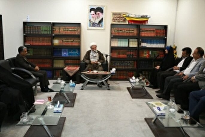 مفاخر علمی و دینی باید برای آیندگان زنده بمانند