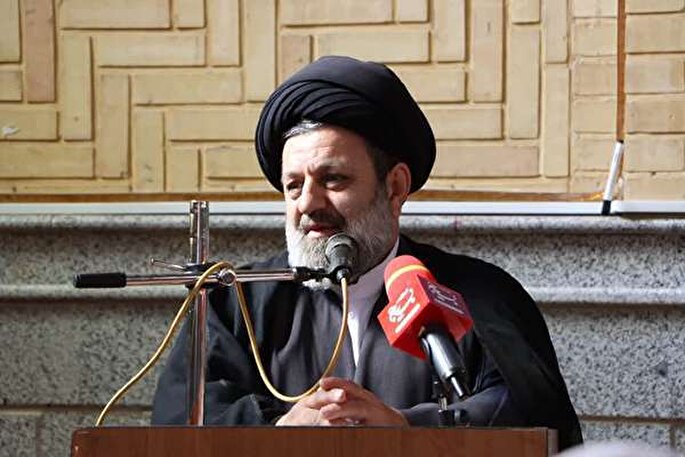 دشمن به دنبال بی‌تفاوت کردن جوانان نسبت به ارزش‌هاست