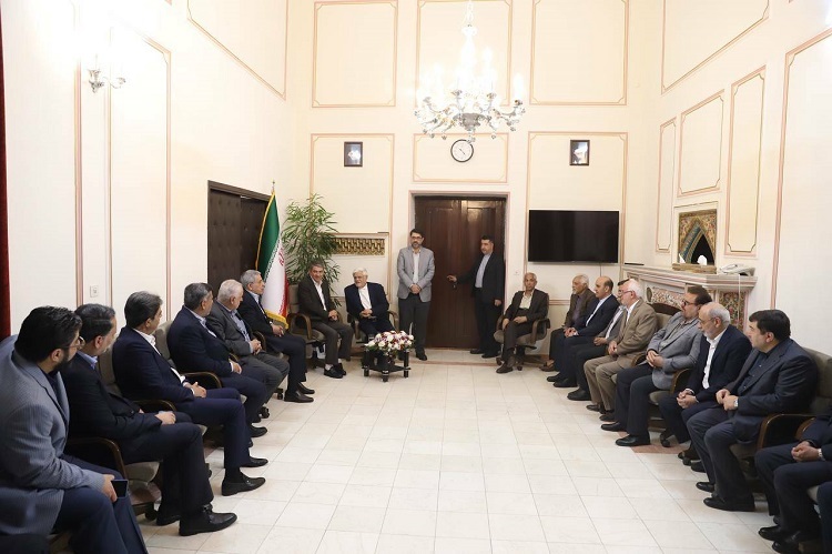 عارف در دیدار با جمعی از فعالان و نخبگان سیاسی عارف در دیدار با جمعی از فعالان و نخبگان سیاسی