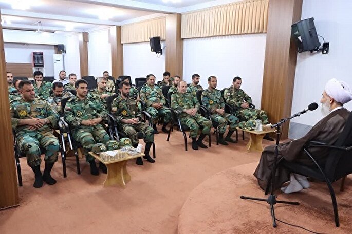 نقش ارتش در مقابل دشمنان بی‌بدیل و بازدارنده است