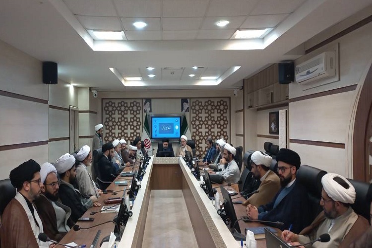 ارسال/ محتوای کوتاه قرآنی و سبک زندگی؛ بهترین منبع برای تبلیغ در خارج کشور