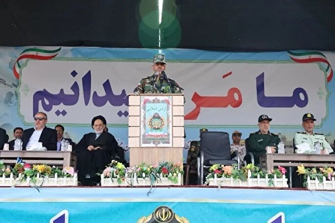 قدرت دفاعی ایران نتیجه تلاش جوانان و تجهیزات داخلی است