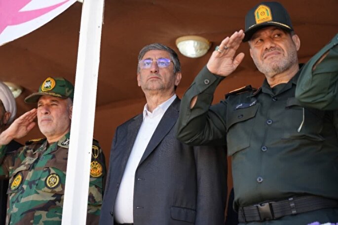 ارتش نماد وفاداری به مردم و انقلاب است