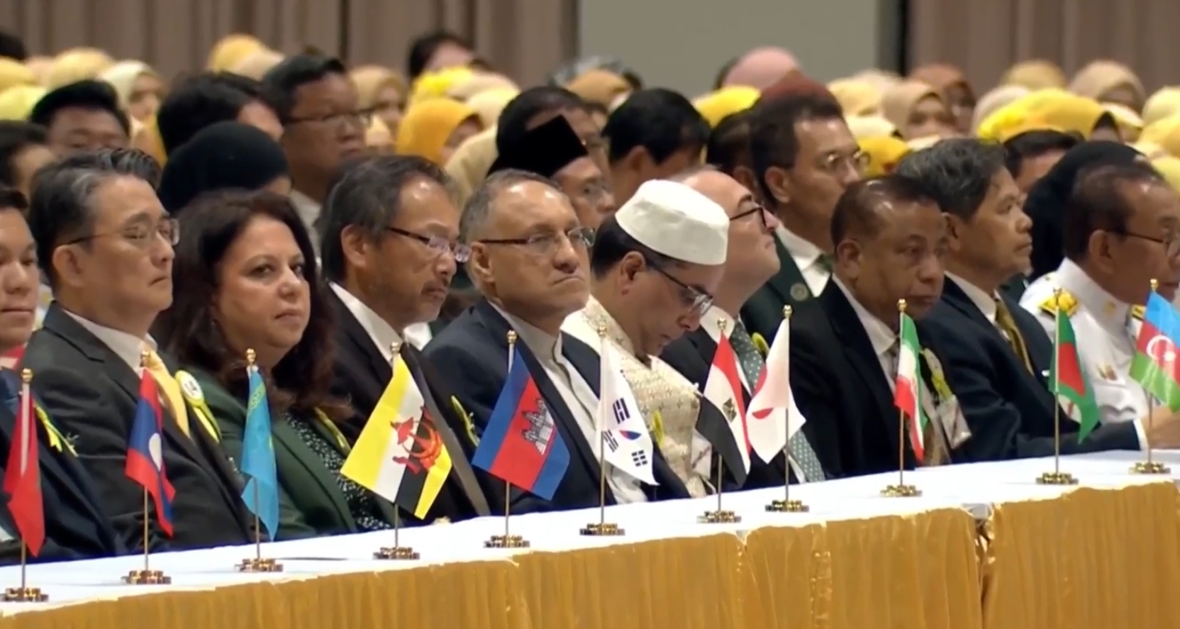 افتتاح جشنواره مولود النبی (ص) تایلند توسط پادشاه و ملکه تایلند افتتاح جشنواره مولود النبی (ص) تایلند توسط پادشاه و ملکه تایلند