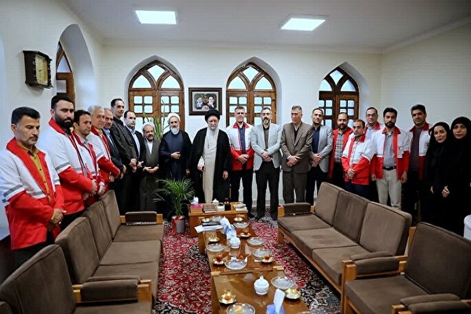 خدمت‌رسانی به خلق مصداق عمل صالح است