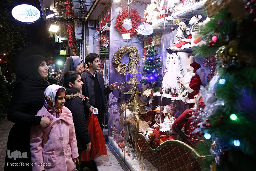 چرا جوان ایرانی، غافل از گنجینههای هویتی به کاجِ کریسمس پناه میبرد چرا جوان ایرانی، غافل از گنجینههای هویتی به کاجِ کریسمس پناه میبرد