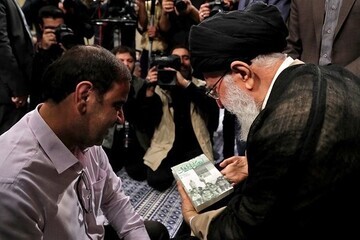 هنوز آمده نیست///// کتابسازی و عدم آسیبشناسی دو آفت جدی آثار ادبی مرتبط با سرداردلها است + صوت هنوز آمده نیست///// کتابسازی و عدم آسیبشناسی دو آفت جدی آثار ادبی مرتبط با سرداردلها است + صوت