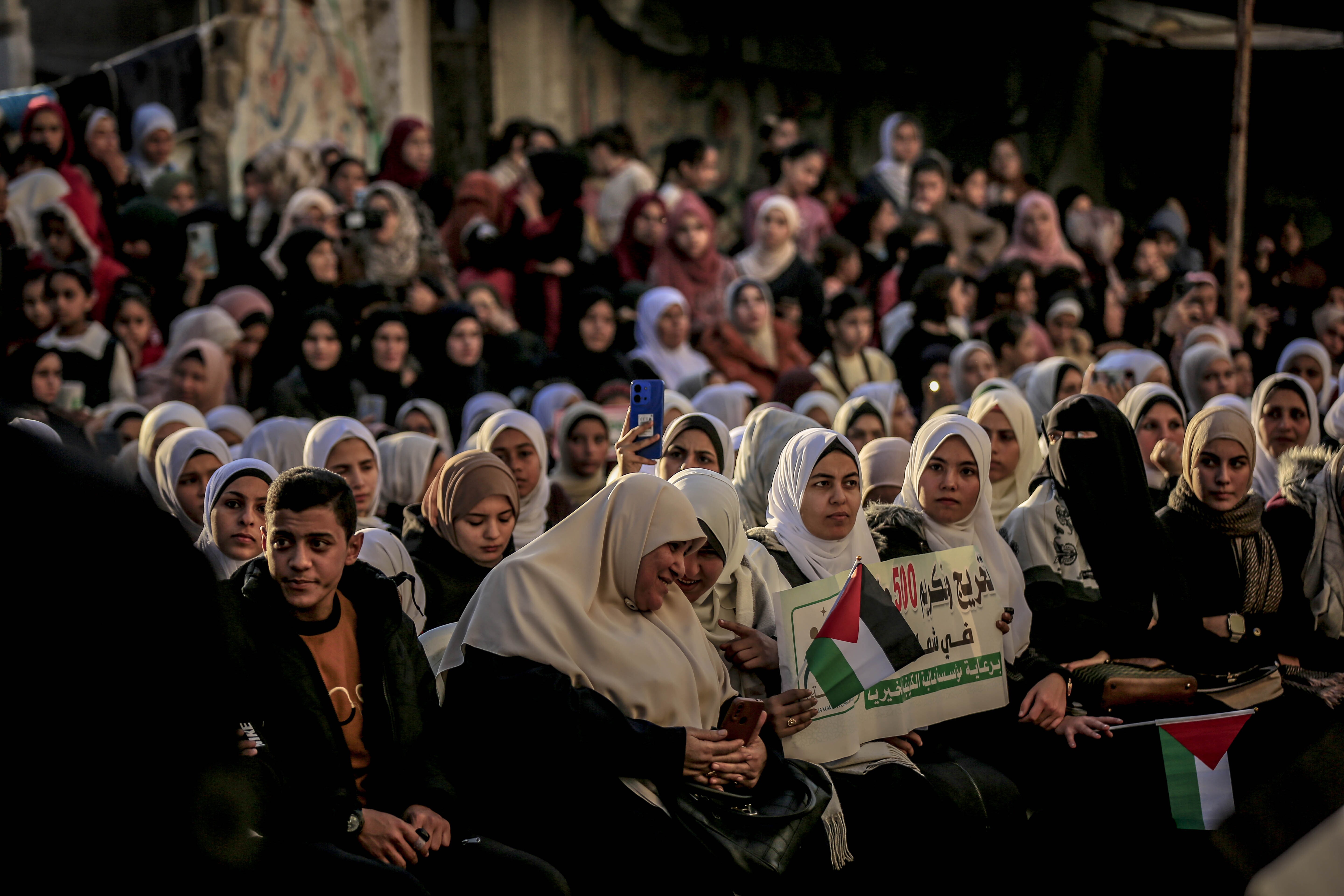 تجلیل از ۵۰۰ حافظ قرآن در اردوگاه آوارگان «الشاطئ» غزه