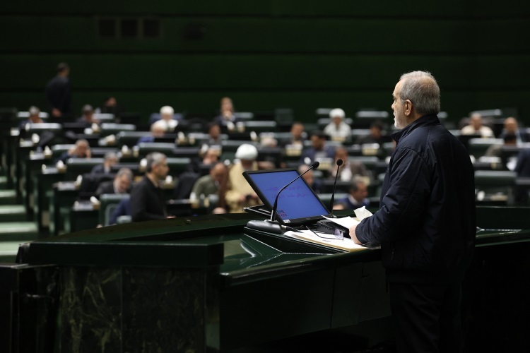 مسعود پزشکیان در صحن علنی مجلس مسعود پزشکیان در صحن علنی مجلس