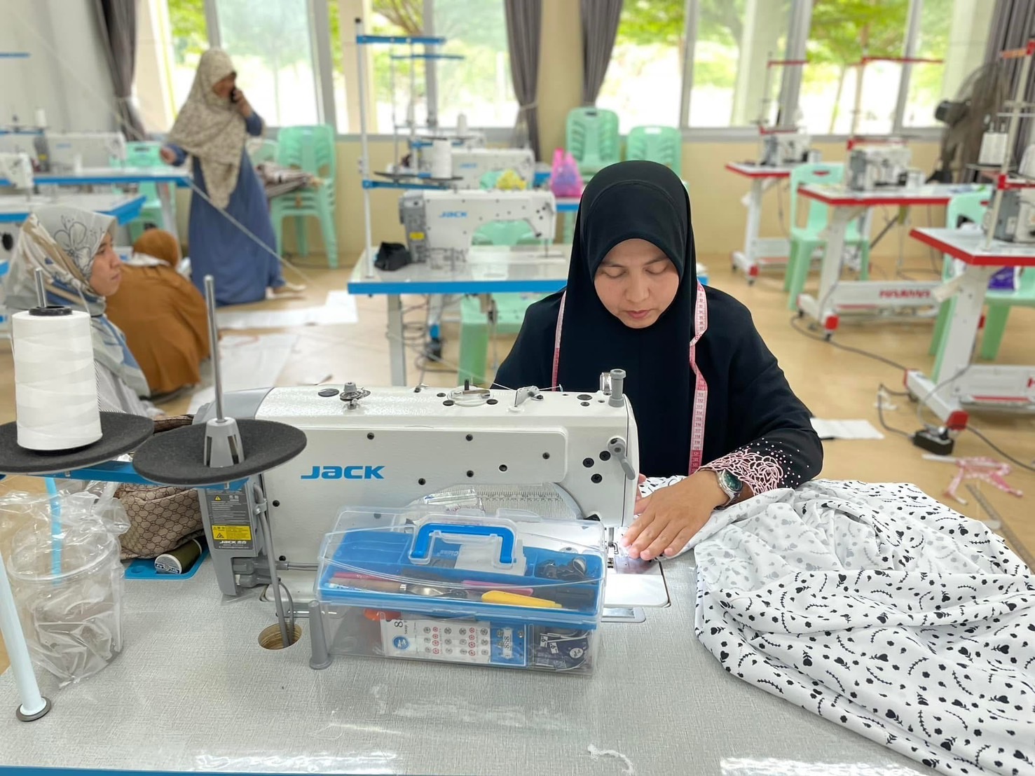 افزایش ۶۱ درصدی فروش با اجرای آزمایشی گواهی «نشان اعتماد احسان» در صنعت حجاب تایلند افزایش ۶۱ درصدی فروش با اجرای آزمایشی گواهی «نشان اعتماد احسان» در صنعت حجاب تایلند