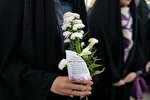 فیلم | اهدای ۲ هزار شاخه گل به زائران دختر در حرم بانوی کرامت