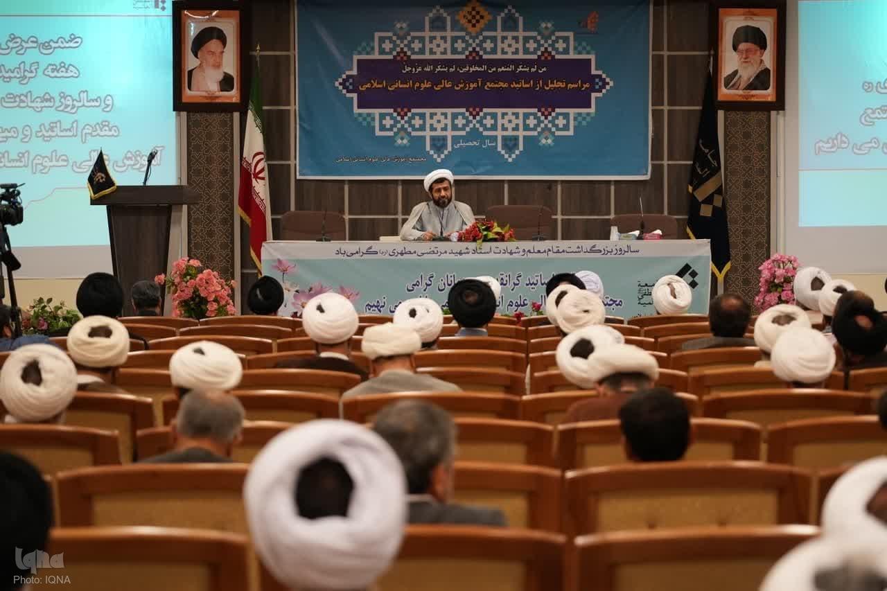 طلاب غیرایرانی، پرچمدار معارف اهل بیت (ع) در موطن خود هستند طلاب غیرایرانی، پرچمدار معارف اهل بیت (ع) در موطن خود هستند