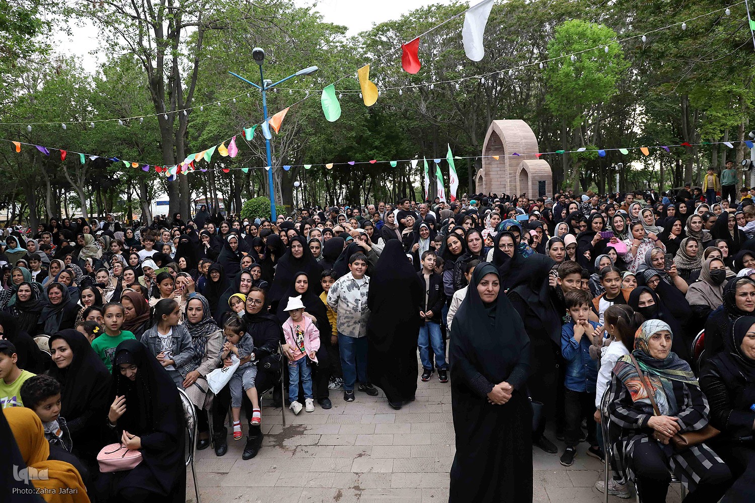 حضور خادمین و پرچم حرم مطهر امام رضا(ع) در اهر
