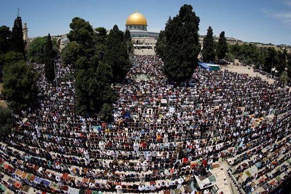 ۶۵ هزار نفر در مسجدالاقصی نماز جمعه اقامه کردند ۶۵ هزار نفر در مسجدالاقصی نماز جمعه اقامه کردند