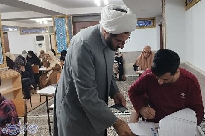 عکس | آزمون ارزیابی و اعطای مدرک تخصصی به حفاظ قرآن در کردستان