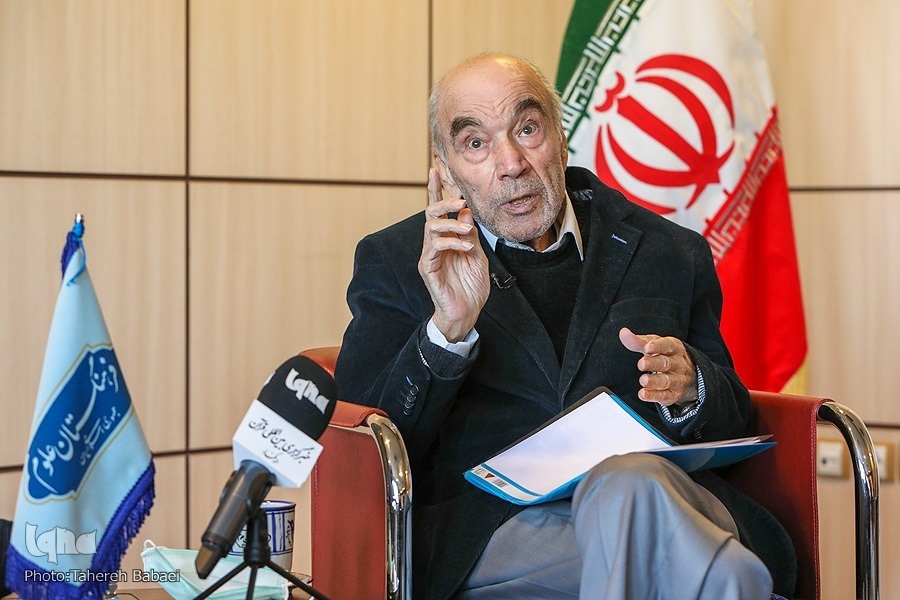 سياست موفق سياستِ مراعات دانايی و دانش است