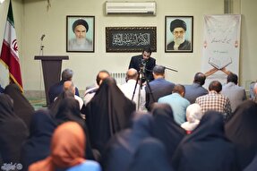 عکس | تجلیل از مسئولان و اساتید جلسات قرآن خانگی کرمانشاه