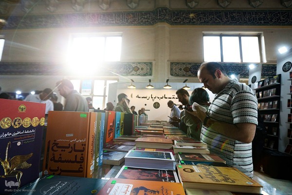 سایه سنگین گرانی کتاب و بی‌اثری بن‌های خرید دانشجویی