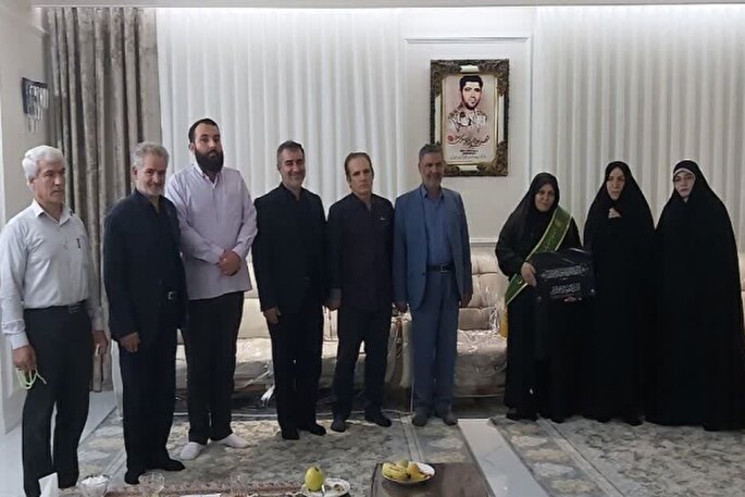 دیدار خادمان ستاد مردمی جشن عید غدیر خرم‌آباد با خانواده شهید سیدنورخدا موسوی