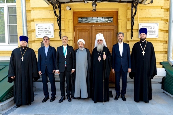 دیدار رئیس سازمان فرهنگ و ارتباطات اسلامی با اسقف تاتارستان