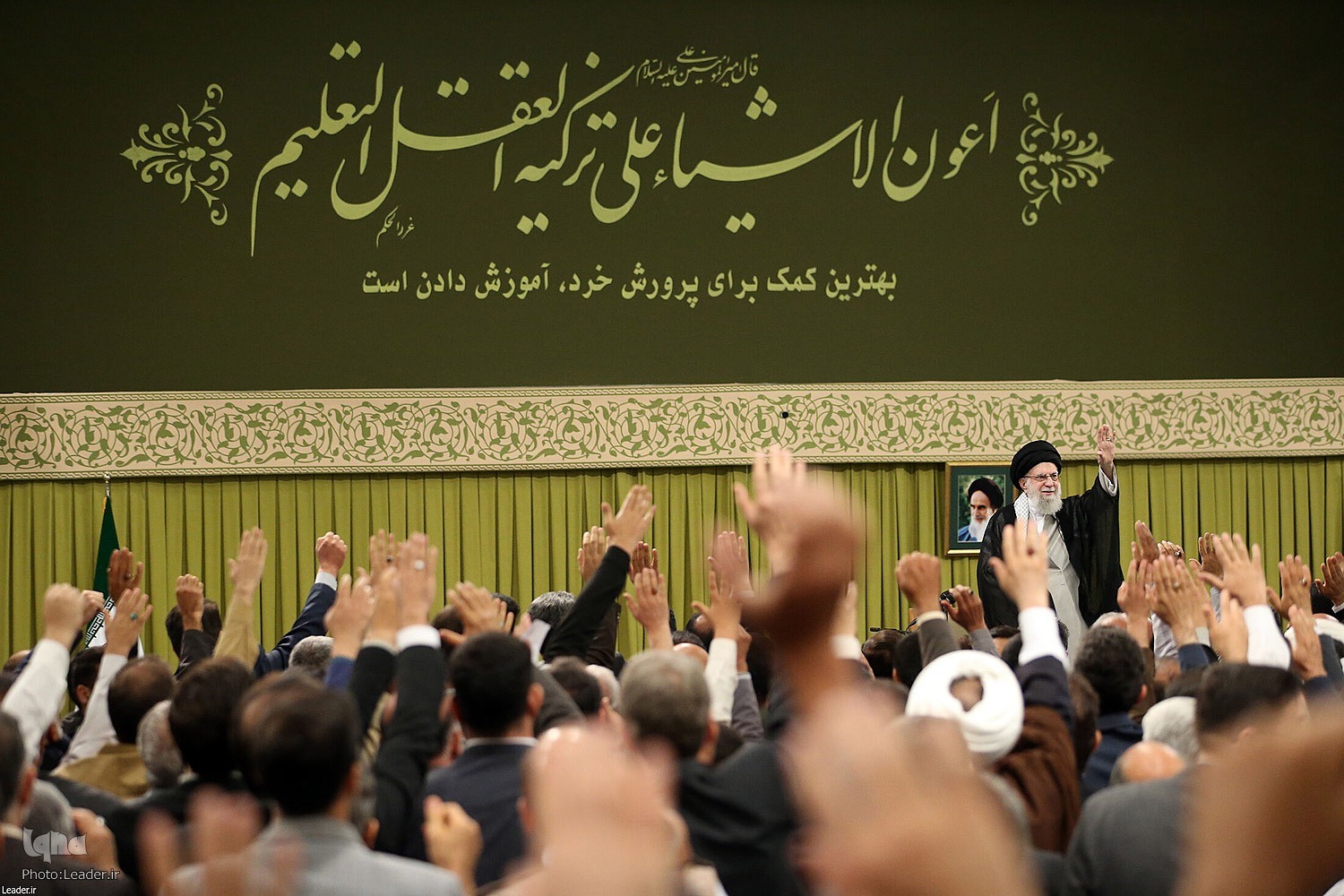 رهبر معظم انقلاب در دیدار هزاران تن از معلمان