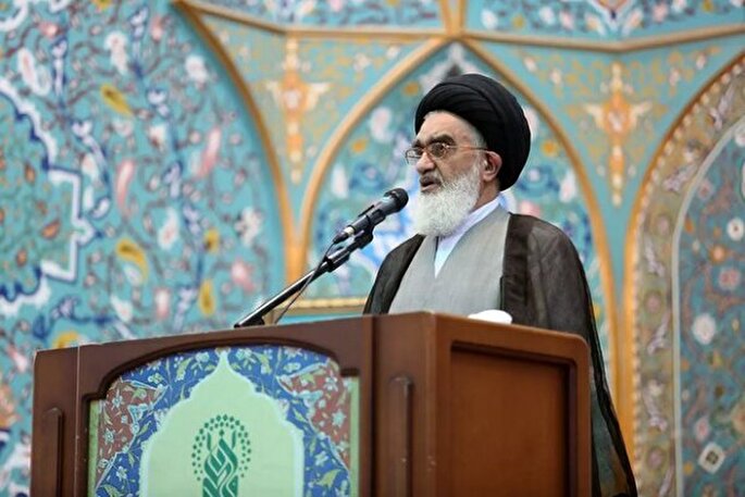 جمهوری اسلامی با اقتدار برای رفع کامل تحریم‌ها ایستاده است