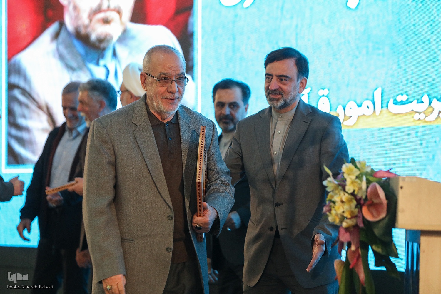 خادم آیات، استاد کلمات؛ روایت سالها خدمت به قرآن و عترت خادم آیات، استاد کلمات؛ روایت سالها خدمت به قرآن و عترت