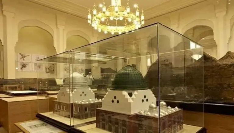 عرضه بزرگترین قرآن جهان در موزه مکه
