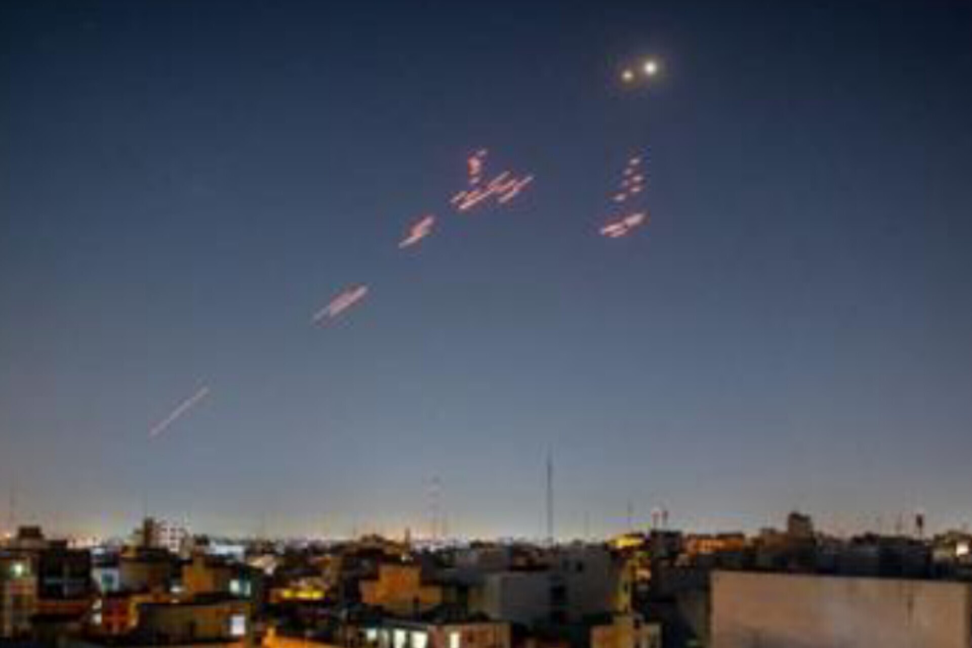 مقابله پدافند هوایی ارتش در نقاط مختلف تهران با حملات اسرائیل