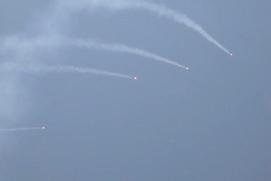 موشک‌های ایرانی به پرواز درآمدند + فیلم