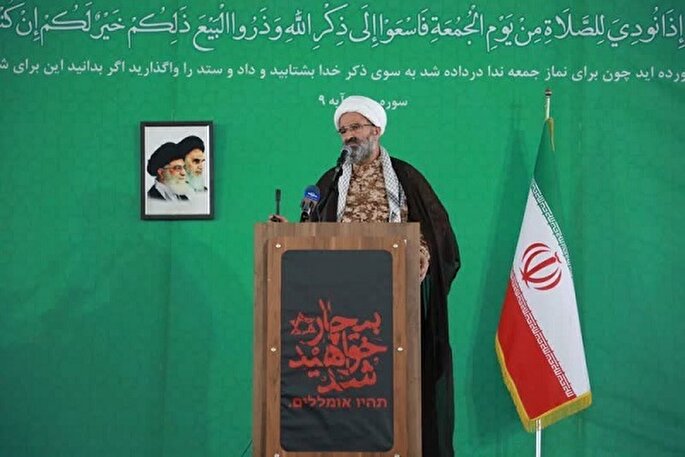 مردم با هوشیاری و انسجام پشتوانه جبهه حق باشند