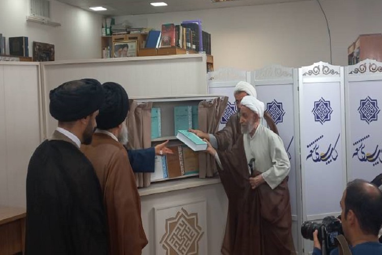 ارسال/ مراسم رونمایی از کتاب مرد تدبیر و مدارا برگزار شد