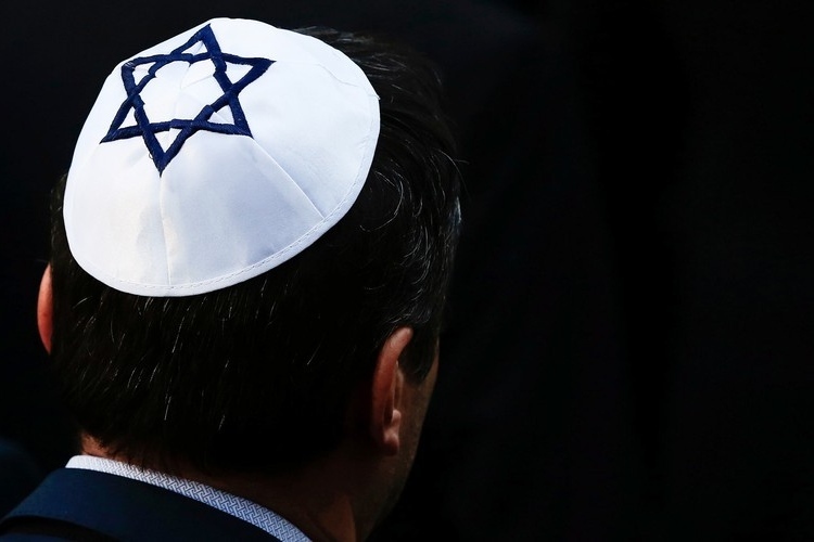 صهیونیست‌ها بر دورماندن مسلمانان از قرآن سرمایه‌گذاری می‌کنند