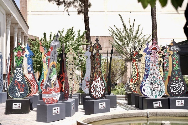 هنر آیینی بر تیغه عَلَم؛ «نشان عاشقی» در خانه اتحادیه به نمایش گذاشته شد