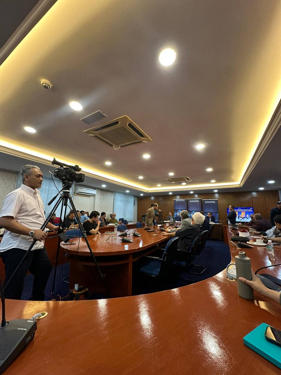 میزگرد «آینده نظم جهانی پس از حمله رژیم صهیونیستی به ایران» در مالزی میزگرد «آینده نظم جهانی پس از حمله رژیم صهیونیستی به ایران» در مالزی