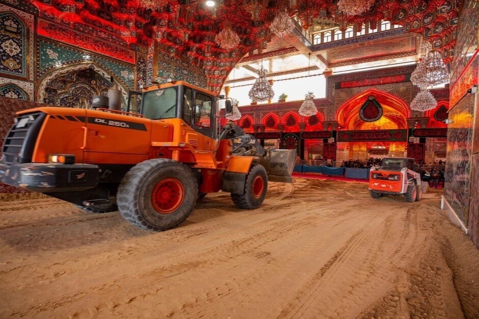 آمادهسازی حرم امام حسین(ع) جهت عزاداری طویریج آمادهسازی حرم امام حسین(ع) جهت عزاداری طویریج