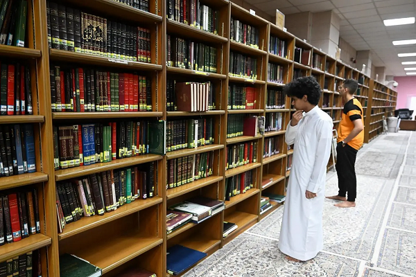 کتابخانه مسجد النبی(ص)؛ گنجینه‌ای دیجیتال و حافظ قرآن‌های خطی + فیلم