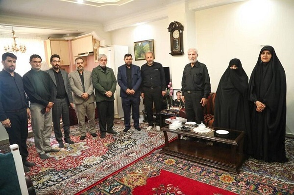 ارسالی//// تجدید عهد با آرمان شهیدان در خانه‌های نور