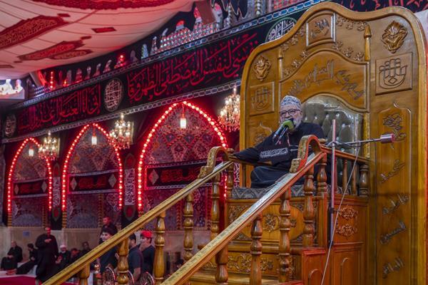 حضور پرشور زائران اباعبدالله(ع) در مراسم قرائت دعای کمیل در حرم حضرت عباس(ع) +عکس
