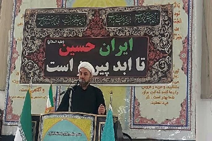 هدف امروز دشمن ایجاد شکاف بین مردم و حاکمیت است