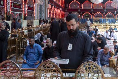 تامین 15 هزار جلد قرآن و کتاب ادعیه و زیارت در حرم حضرت ابوالفضل (ع) + عکس