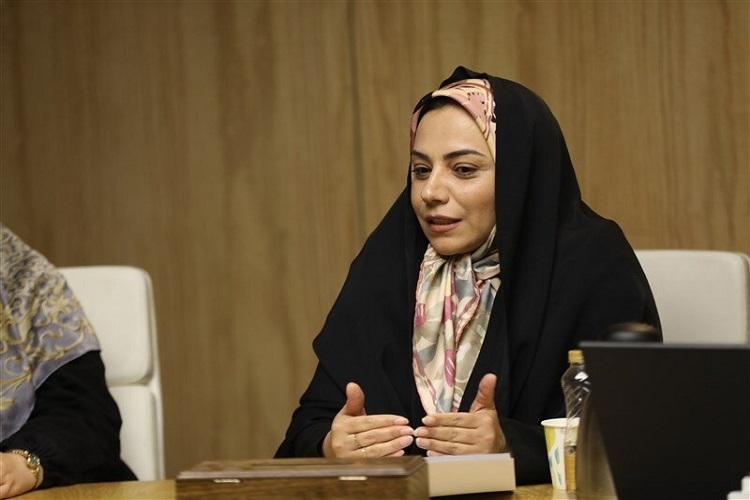  عفیفه عابدی، کارشناس مسائل بین‌الملل