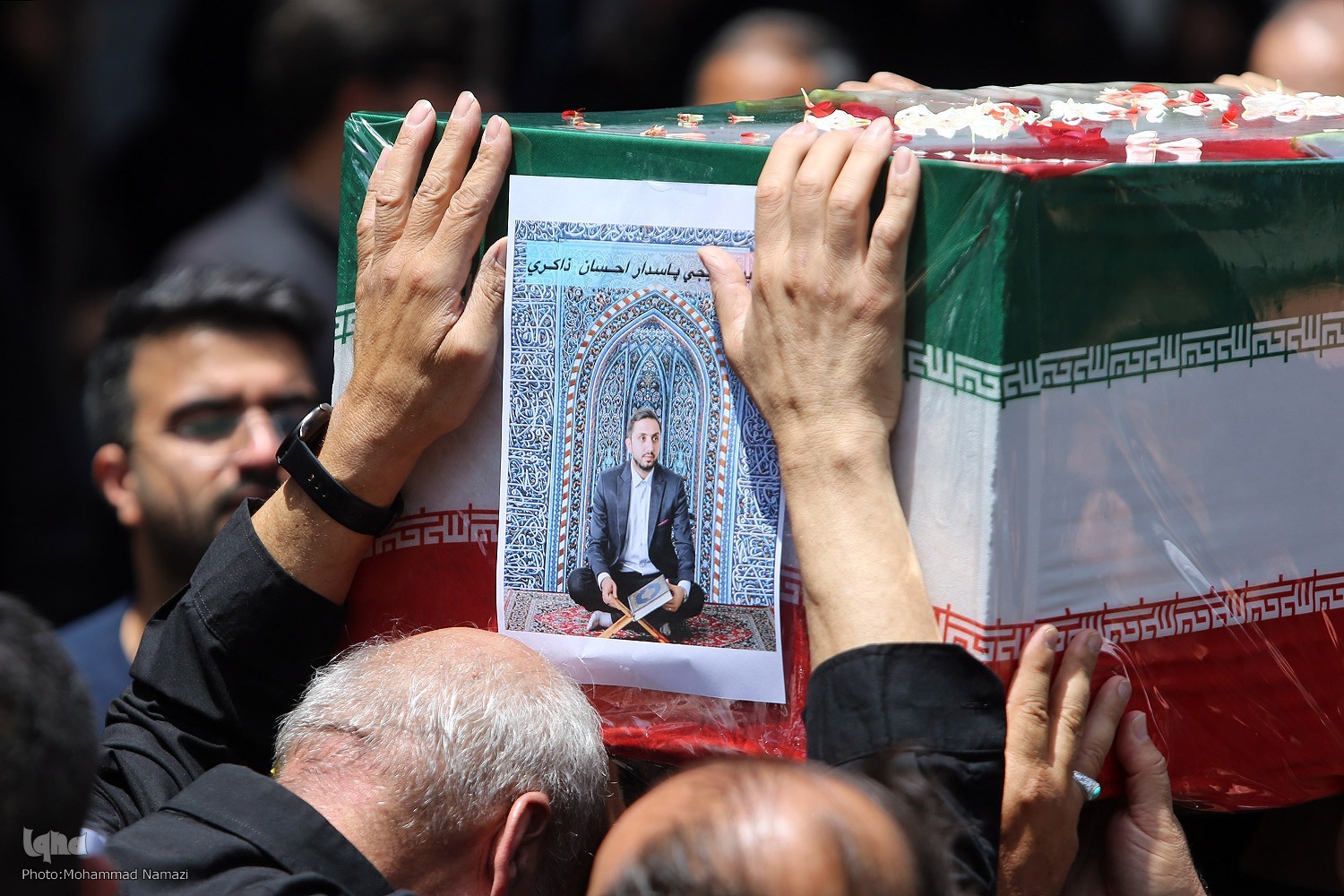 در سوگ جوانی که لبریز از عشق به زندگی بود در سوگ جوانی که لبریز از عشق به زندگی بود