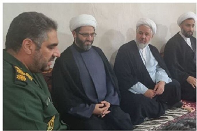 مسئول نمایندگی ولی‌فقیه در سپاه شهدای آذربایجان‌غربی با خانواده شهید نجفیان دیدار کرد