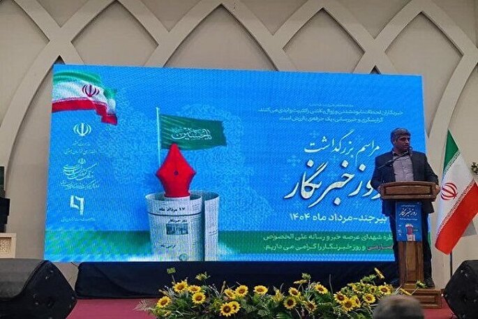 طرح‌های توسعه‌ای با همفکری خبرنگاران و هنرمندان موفق‌تر اجرا می‌شود